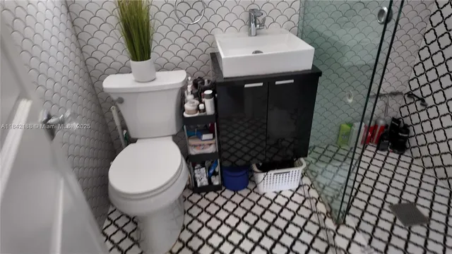 $250,000 | 1535 Meridian Avenue, Unit 6, Miami Beach, FL 33139