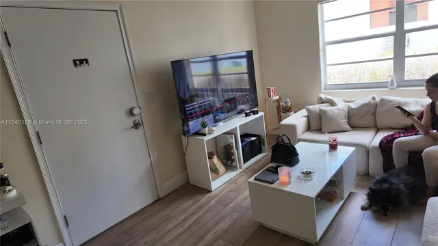 $250,000 | 1535 Meridian Avenue, Unit 6, Miami Beach, FL 33139