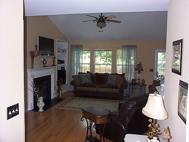 524 Pointe Of Oaks Road Summerville, SC 29485 - Photo 2 of 22 524 Point of Oaks 007