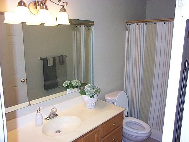 524 Pointe Of Oaks Road Summerville, SC 29485 - Photo 11 of 22 524 Point of Oaks 013