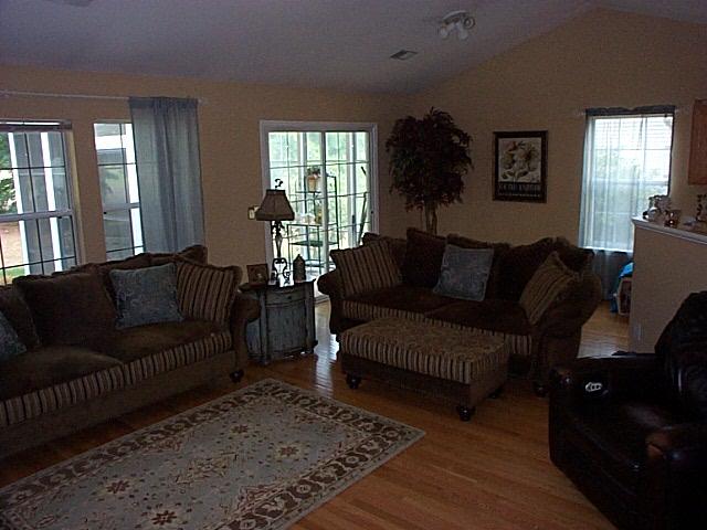 524 Pointe Of Oaks Road Summerville, SC 29485 - Photo 3 of 22 524 Point of Oaks 009