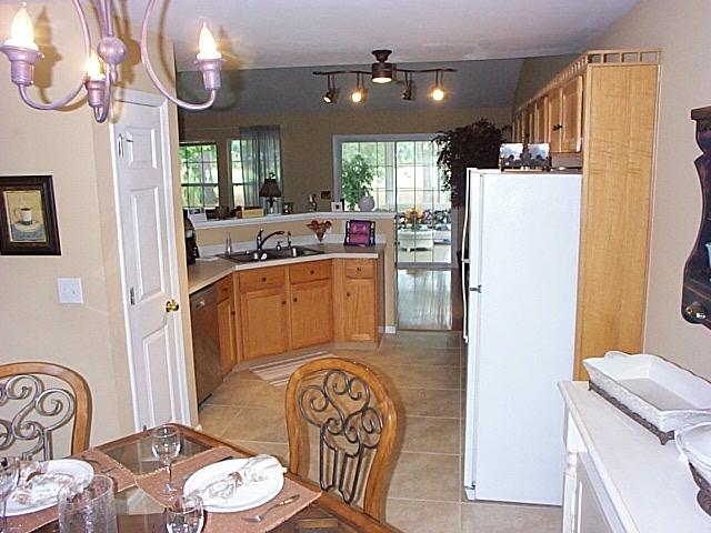 524 Pointe Of Oaks Road Summerville, SC 29485 - Photo 5 of 22 524 Point of Oaks 004