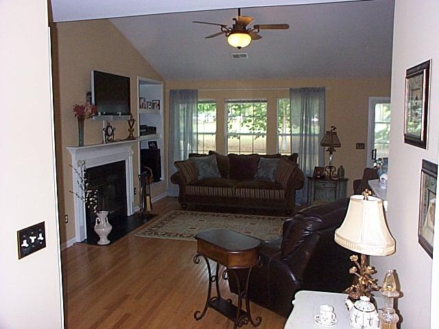 524 Pointe Of Oaks Road Summerville, SC 29485 - Photo 7 of 22 524 Point of Oaks 008