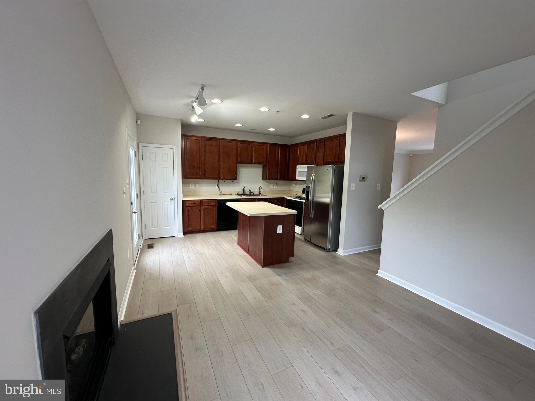 7076 Water Oak Road, Unit 196 Elkridge, MD 21075 - Photo 5 of 31 Kitchen