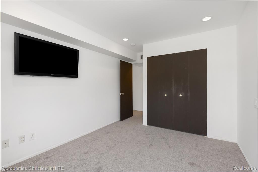 3805 Lone Pine Road, Unit 300 West Bloomfield, MI 48323 - Photo 17 of 26