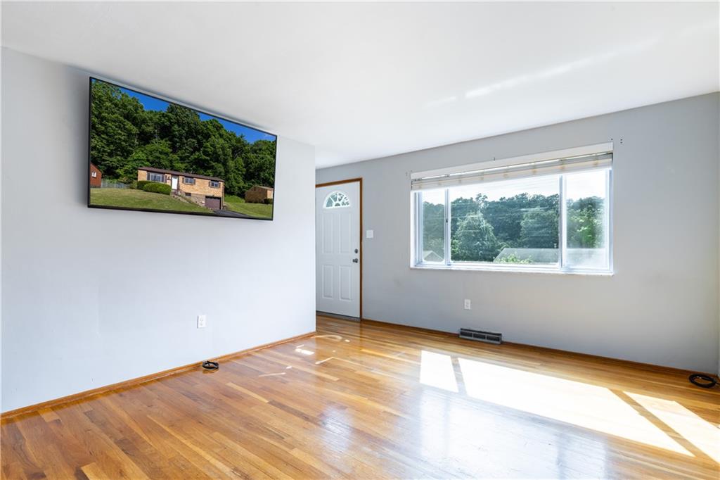 152 Black Hills Road Plum, PA 15239 - Photo 4 of 22