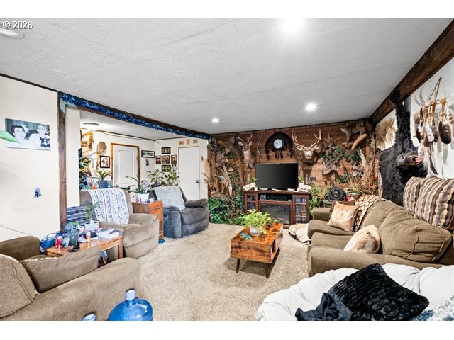 526 East Punkin Center Road Hermiston, OR 97838 - Photo 26 of 48 a living room with furniture and a flat screen tv