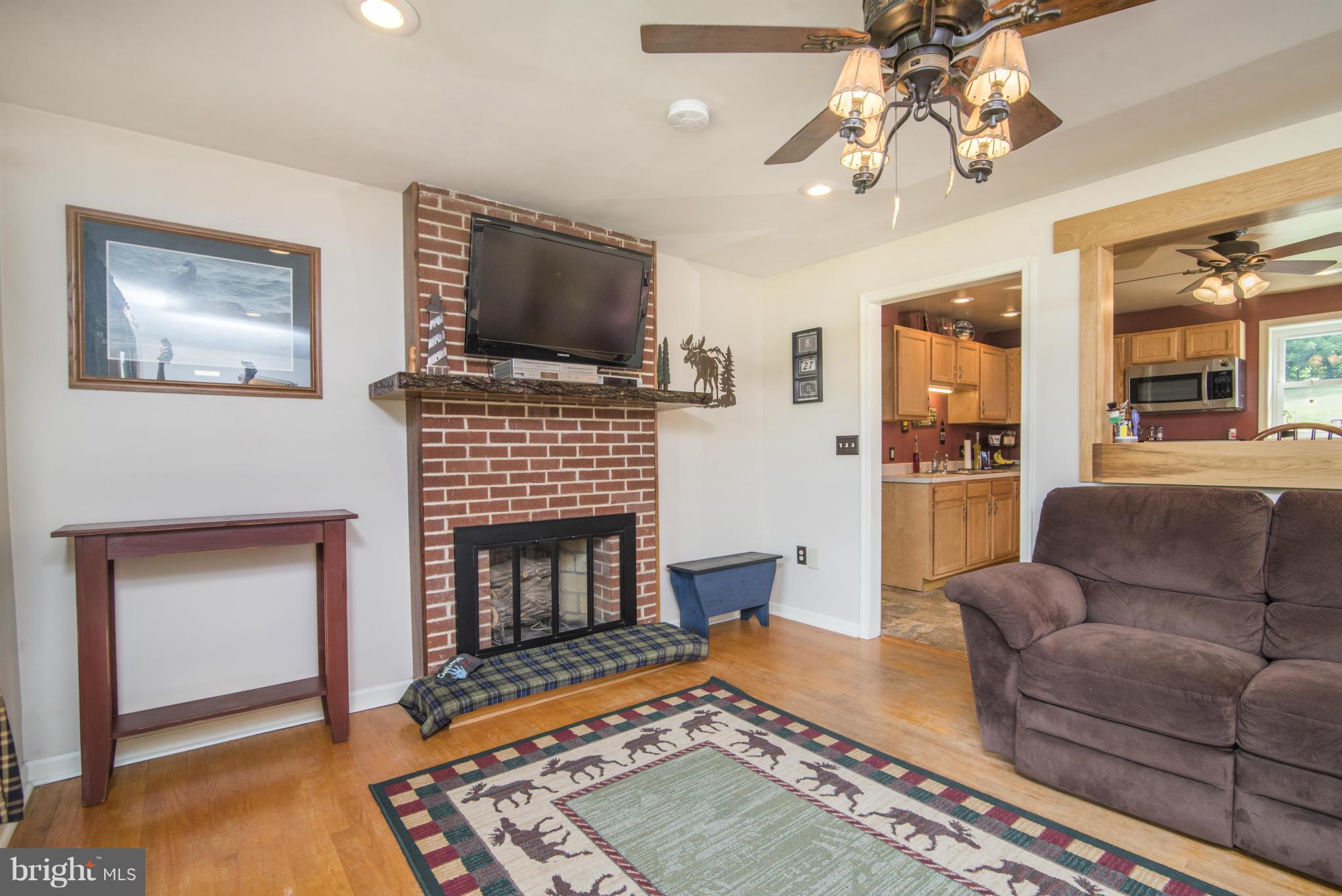 18408 Manor Church Road Boonsboro, MD 21713 - Photo 14 of 30 Living Room