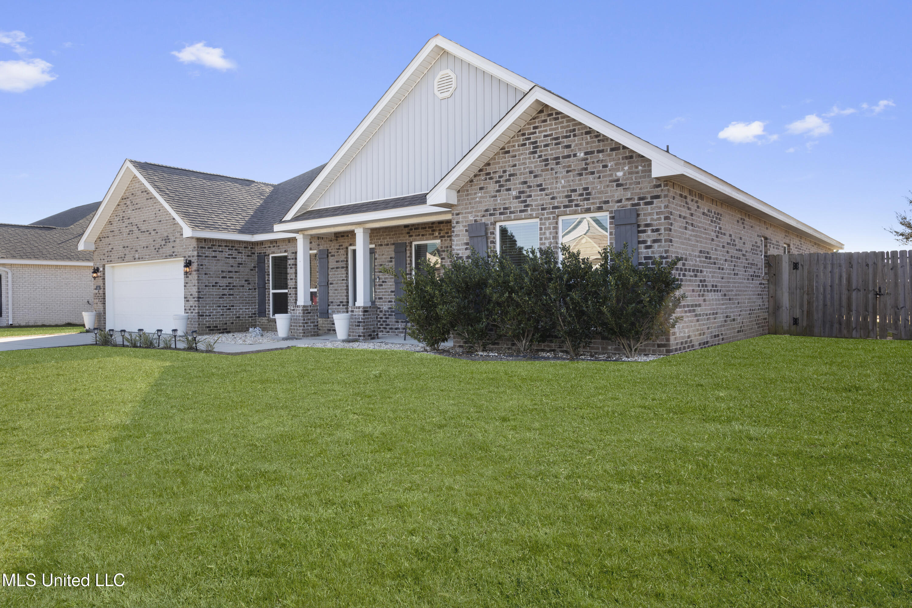 144 Saltmeadow Circle Ocean Springs, MS 39564 - Photo 2 of 46 0002