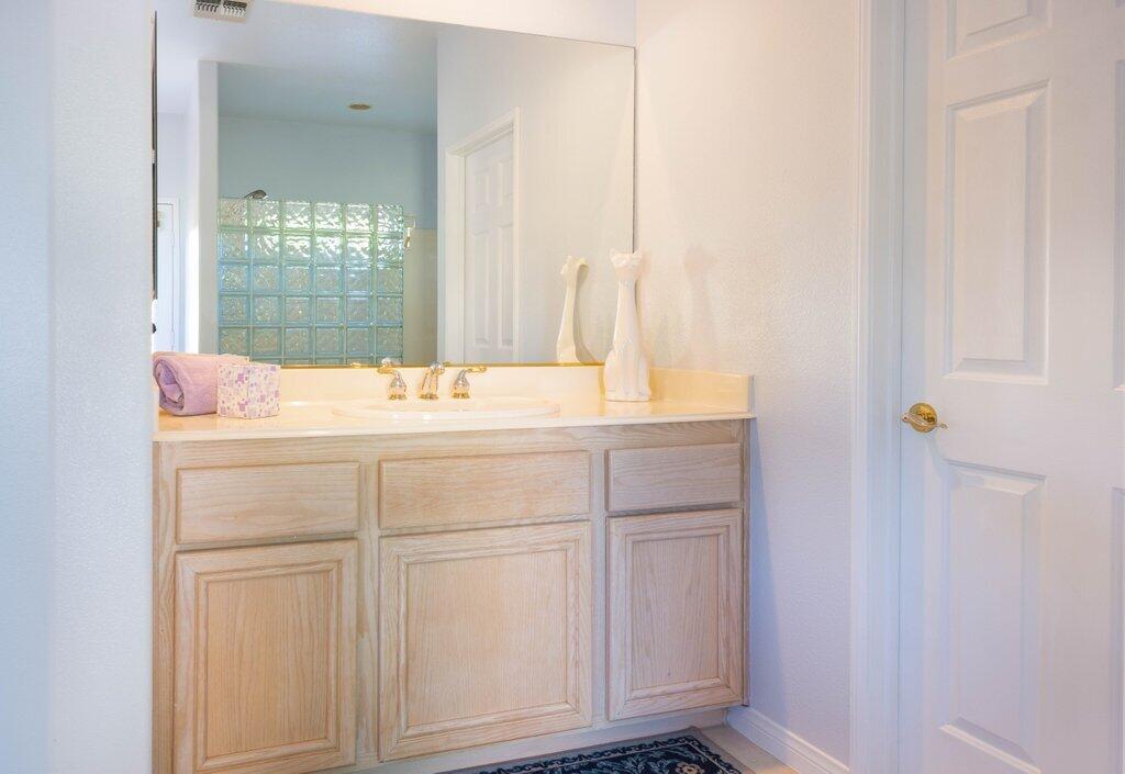 40 White Sun Way Rancho Mirage, CA 92270 - Photo 13 of 25 Primary Bath Offers