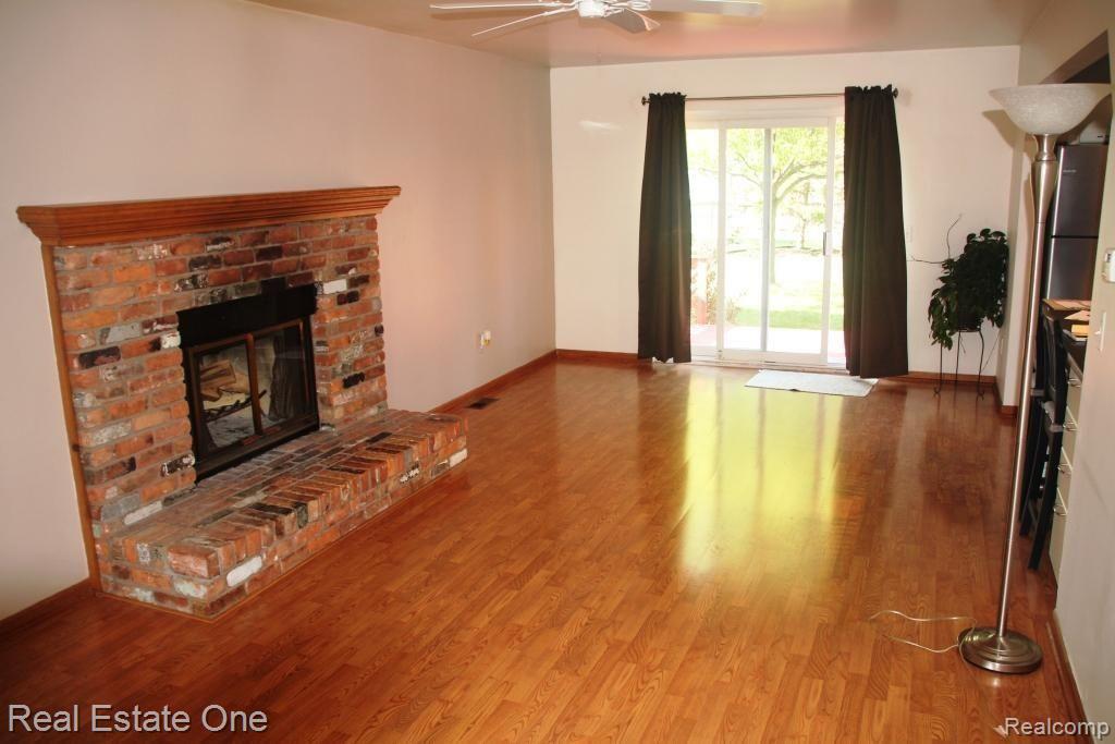 44030 Applewood Road Canton, MI 48188 - Photo 5 of 15 IMG_7474.JPG