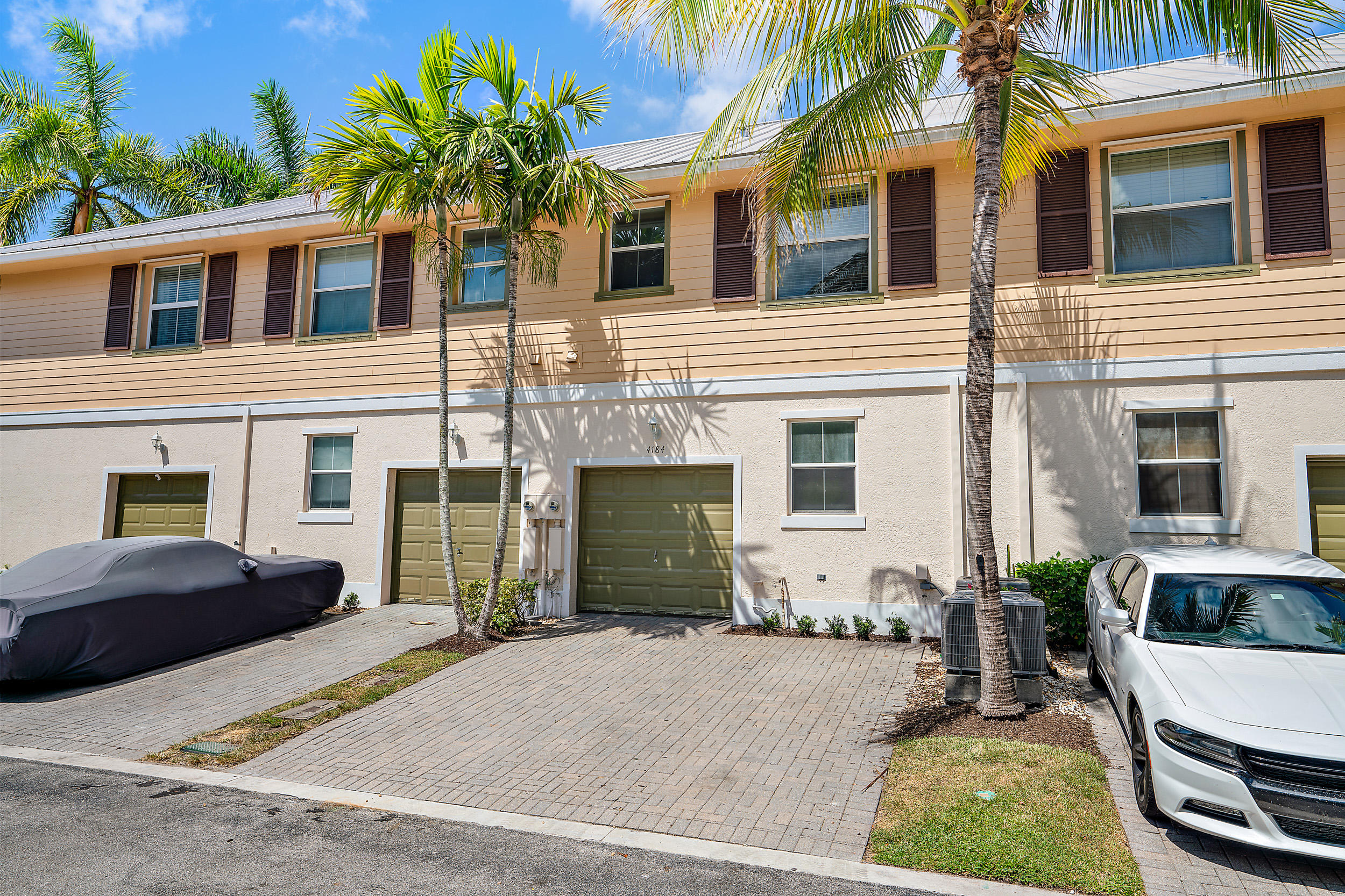 4184 Stadium Drive Jupiter, FL 33458 - Photo 14 of 19 Garage in Back