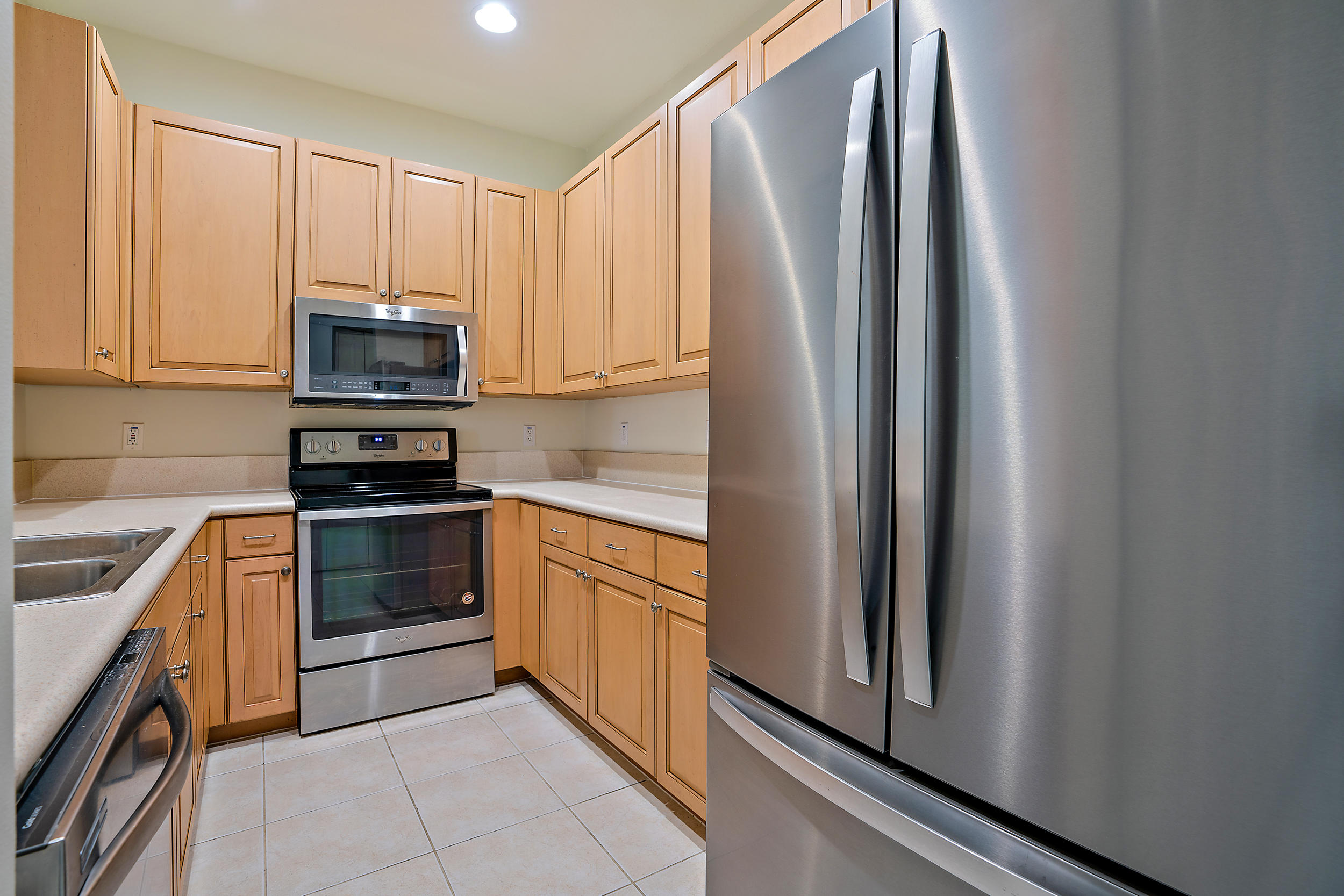4184 Stadium Drive Jupiter, FL 33458 - Photo 2 of 19 Kitchen