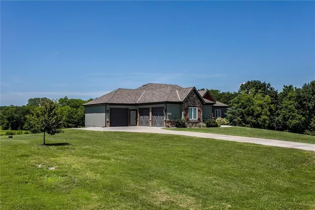 $1,095,000 | 14290 Cattle Ranch Drive, Smithville, MO 64089
