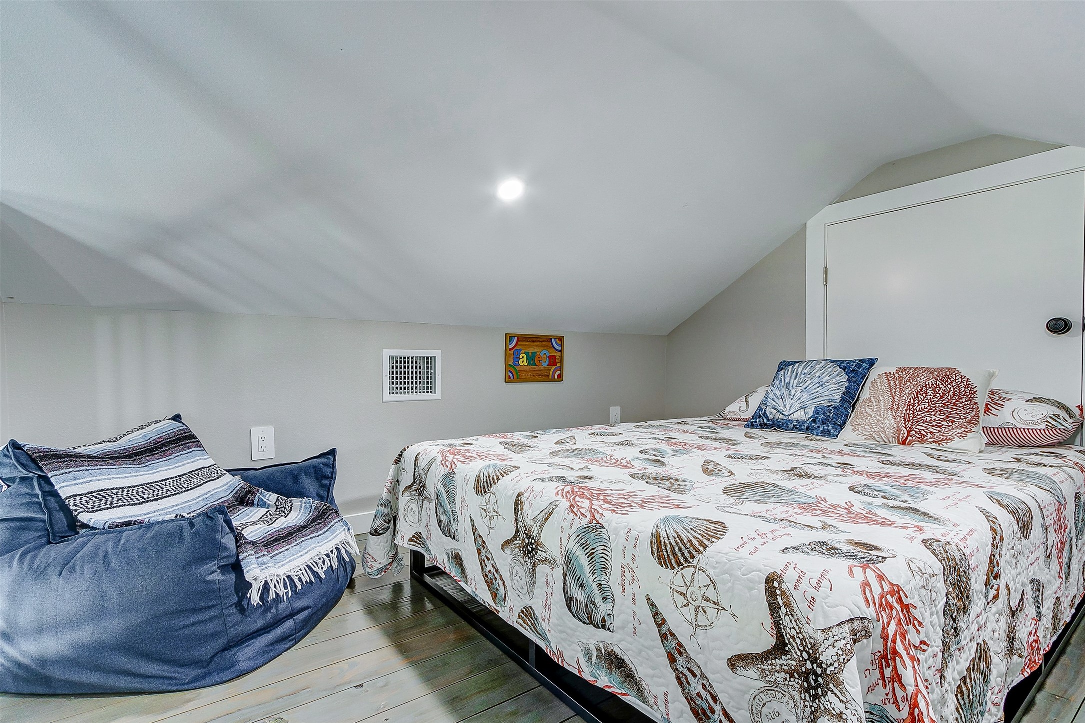 1052 Johnson Road Port Bolivar, TX 77650 - Photo 24 of 40 a spacious bedroom with a bed and window