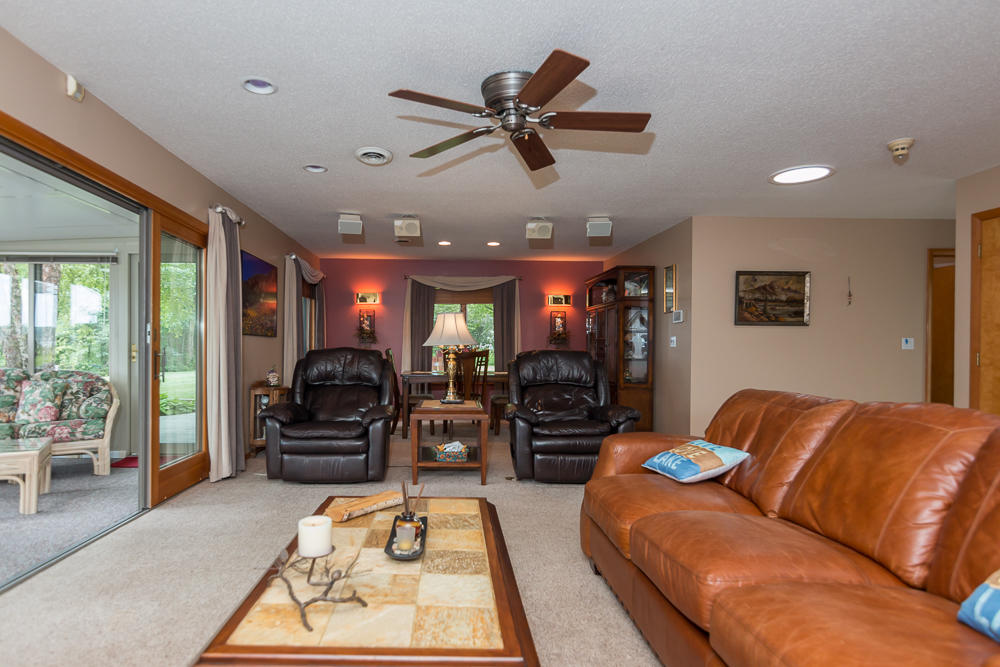 46699 Prospect Drive Decatur, MI 49045 - Photo 20 of 42 Living room