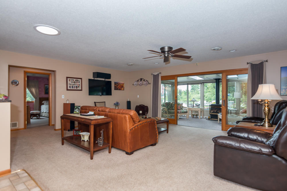 46699 Prospect Drive Decatur, MI 49045 - Photo 22 of 42 Living room b