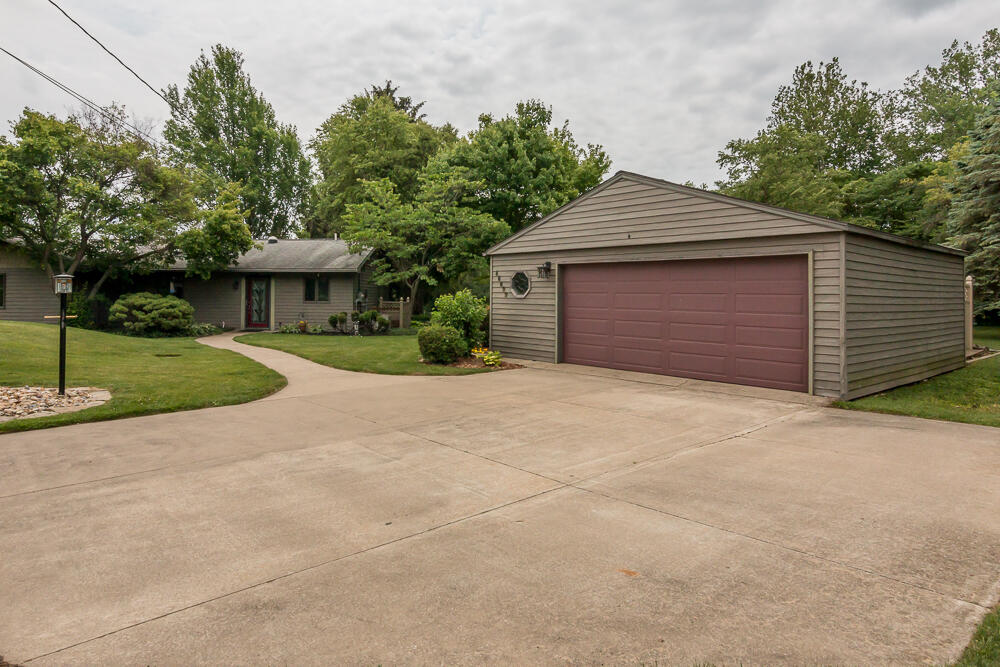 46699 Prospect Drive Decatur, MI 49045 - Photo 35 of 42 Garage