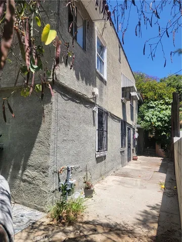 a view of street along with house and trees in the background