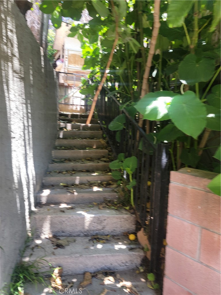 4727 College View Avenue Los Angeles, CA 90041 - Photo 2 of 9 a view of yard