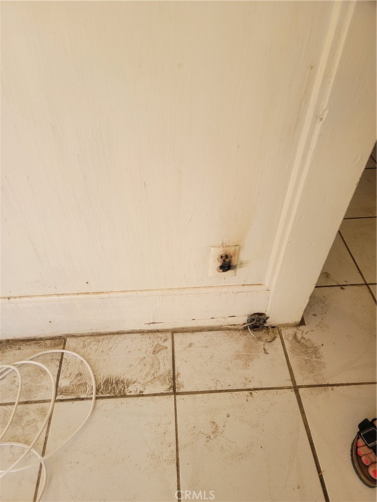 4727 College View Avenue Los Angeles, CA 90041 - Photo 9 of 9 a bathroom with a bathtub