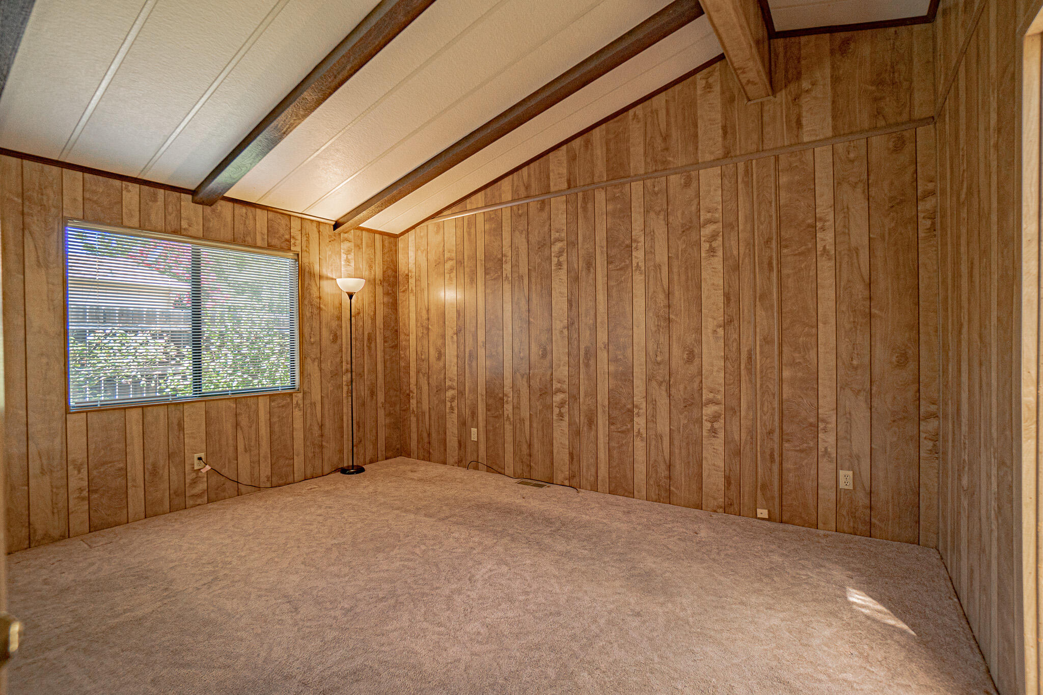 555 Freeman Road, Unit 7 Central Point, OR 97502 - Photo 7 of 23 DSC01304-HDR