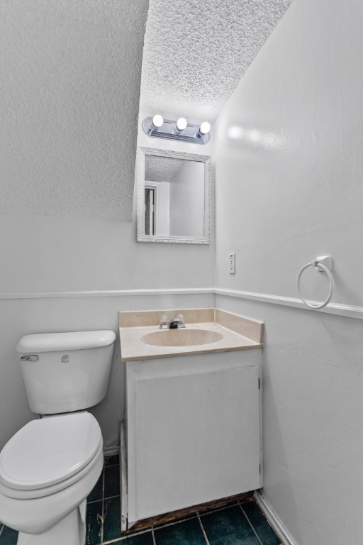 9203 Kempler Drive, Unit B Austin, TX 78748 - Photo 14 of 26 a bathroom with a toilet sink and mirror