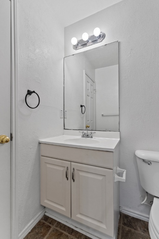 9203 Kempler Drive, Unit B Austin, TX 78748 - Photo 18 of 26 a bathroom with a toilet a sink and mirror