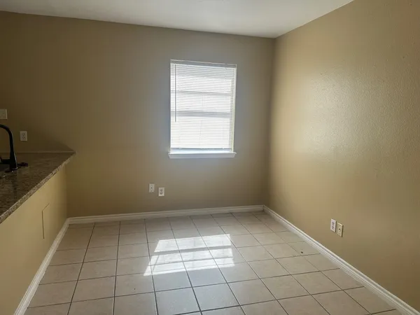 $1,000 | 300 Rice Street, Angleton, TX 77515