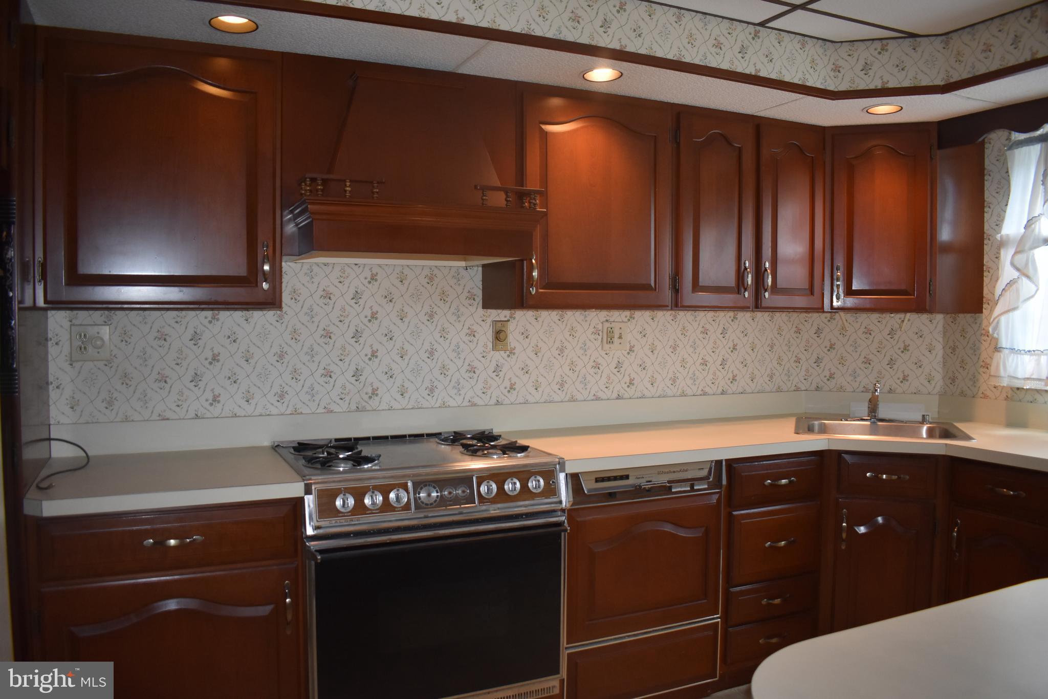 1753 Stokesley Road Baltimore, MD 21222 - Photo 13 of 33 Plenty of Cabinets