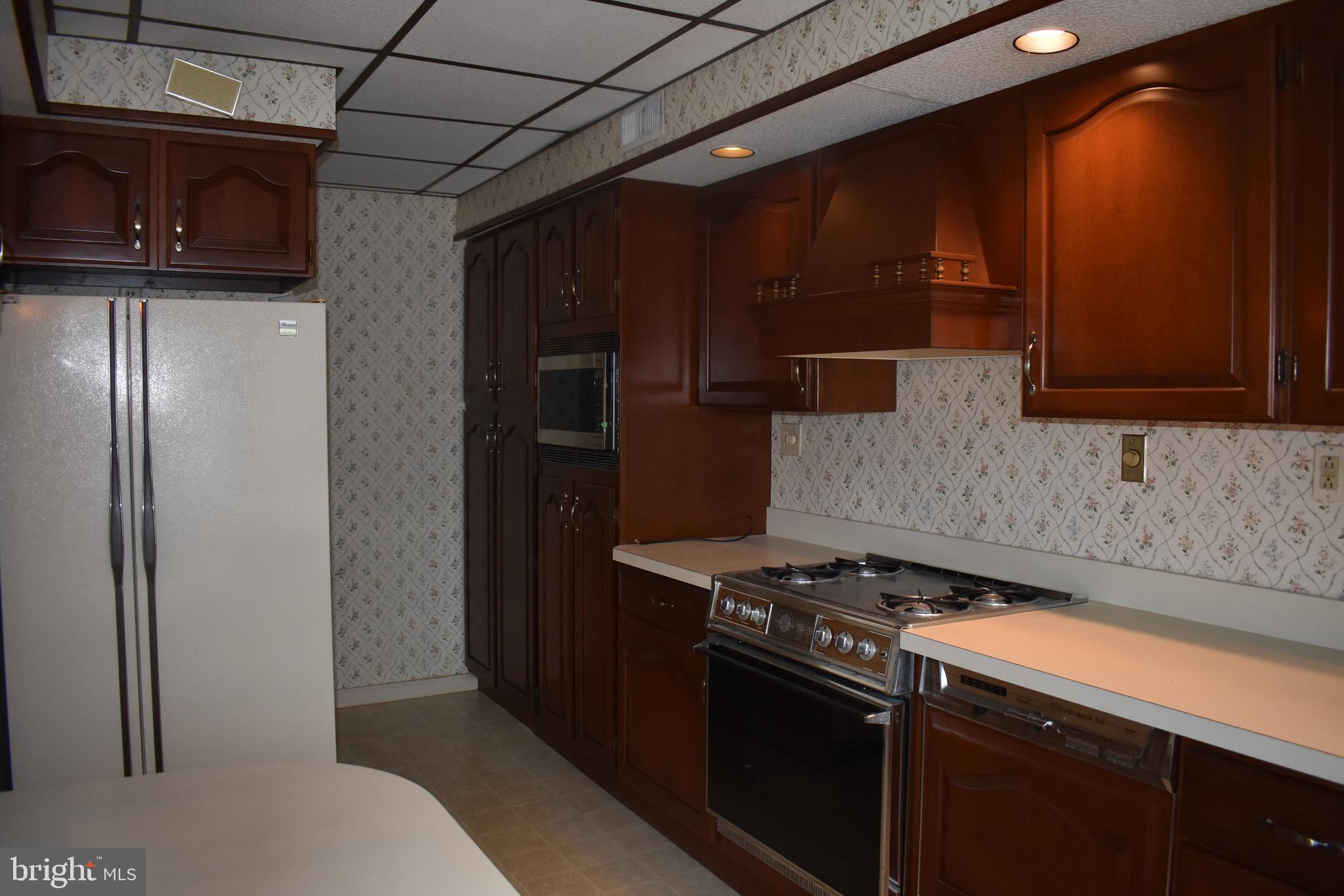 1753 Stokesley Road Baltimore, MD 21222 - Photo 14 of 33 Built In Microwave and More Cabinets