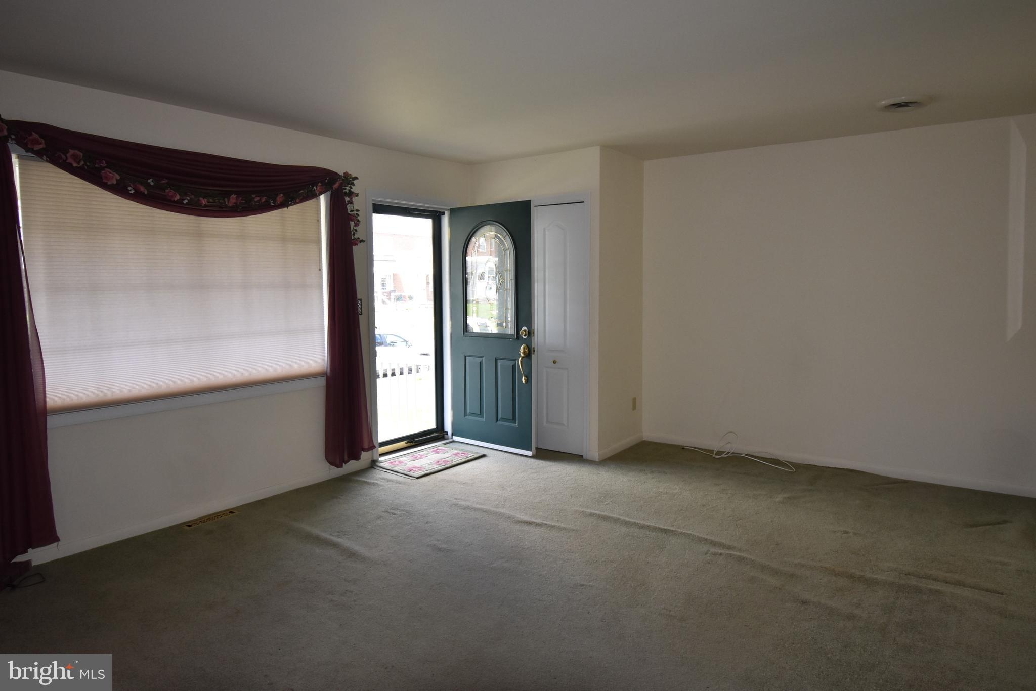 1753 Stokesley Road Baltimore, MD 21222 - Photo 5 of 33 Living Room