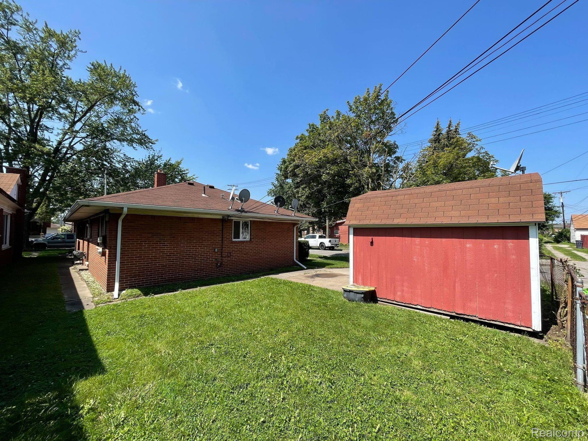 105 Walnut Street River Rouge, MI 48218 - Photo 7 of 27 105 walnut - river rouge mi (1).jpg