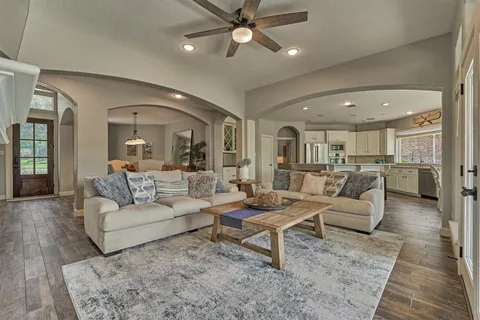 $1,295,000 | 202 Edgemar Road, Montgomery, TX 77356