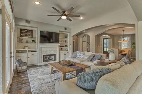 $1,295,000 | 202 Edgemar Road, Montgomery, TX 77356