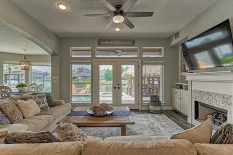 $1,295,000 | 202 Edgemar Road, Montgomery, TX 77356