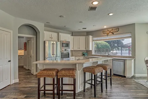 $1,295,000 | 202 Edgemar Road, Montgomery, TX 77356