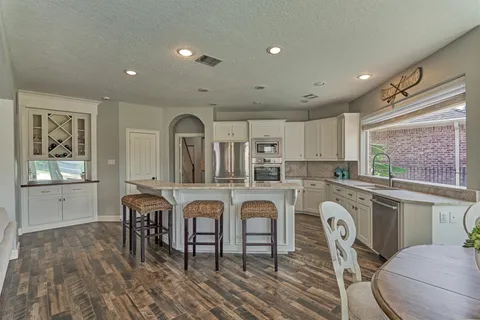 $1,295,000 | 202 Edgemar Road, Montgomery, TX 77356