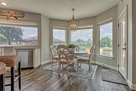 $1,295,000 | 202 Edgemar Road, Montgomery, TX 77356