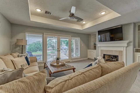 $1,295,000 | 202 Edgemar Road, Montgomery, TX 77356