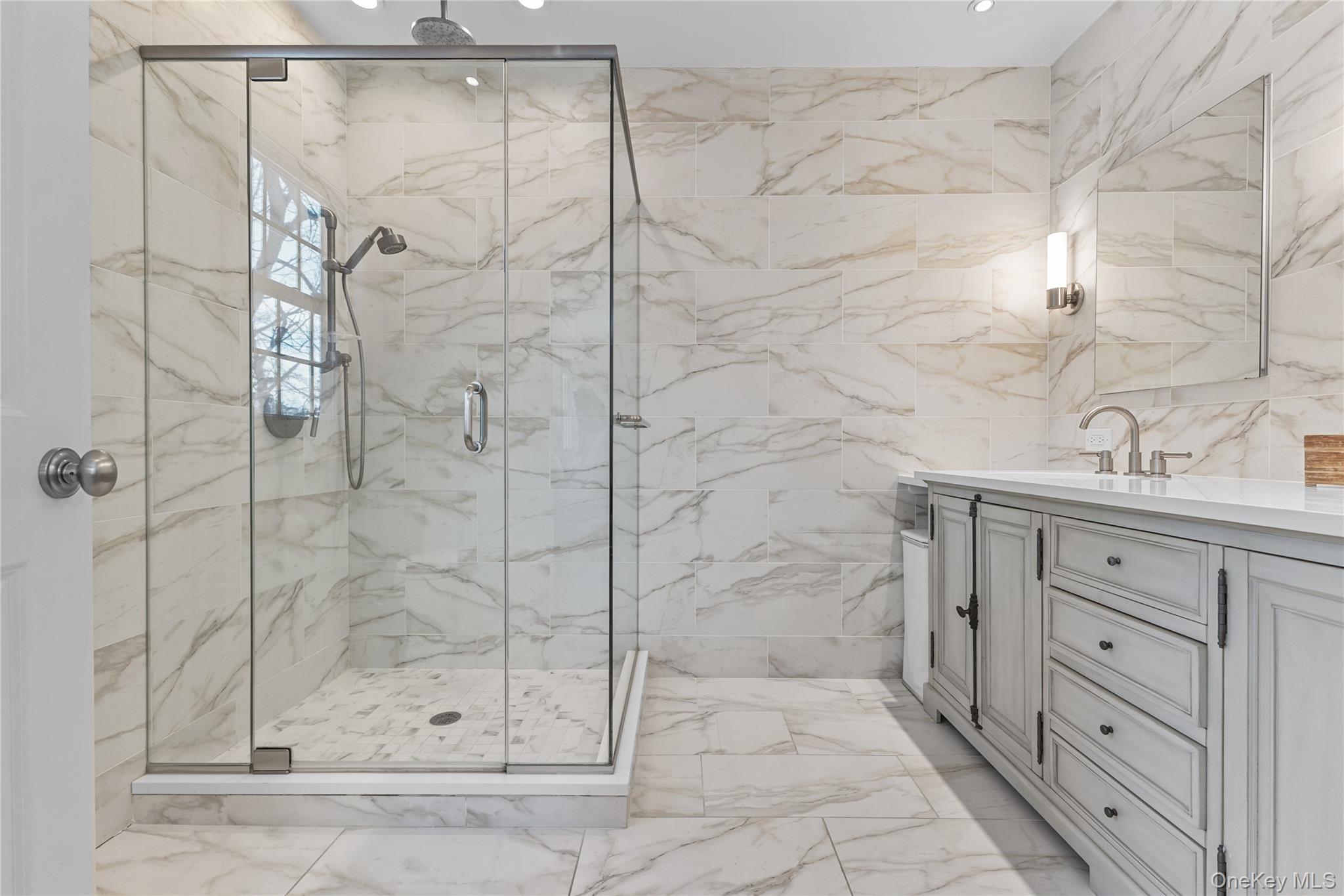 10 Norfolk Road Great Neck, NY 11020 - Photo 12 of 22