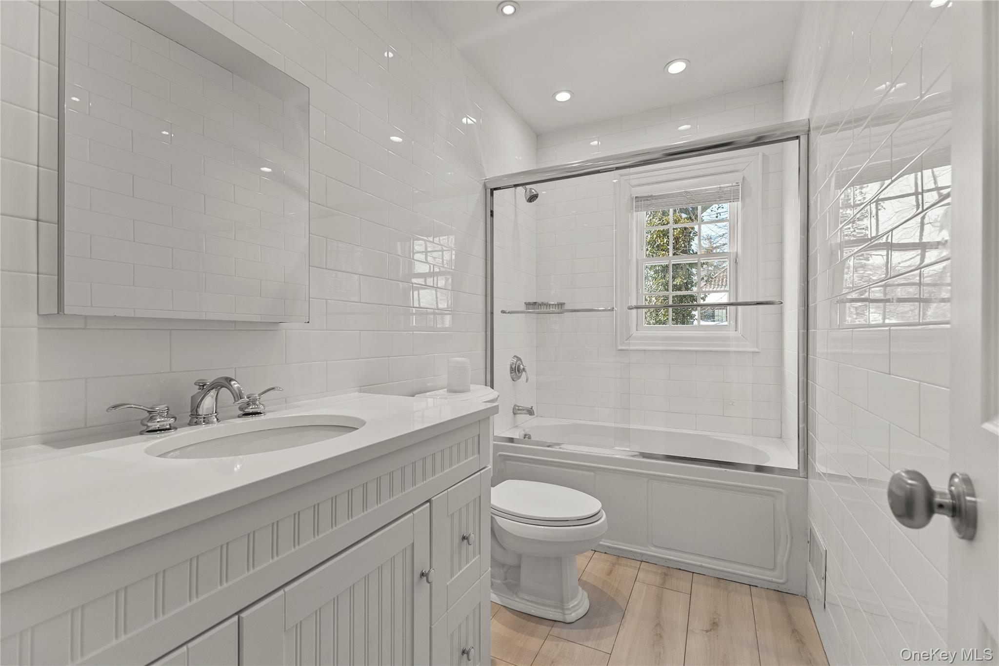 10 Norfolk Road Great Neck, NY 11020 - Photo 14 of 22