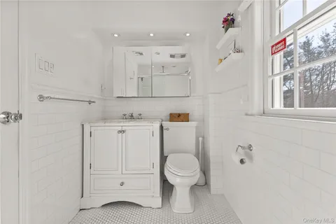 $2,350,000 | 10 Norfolk Road, Great Neck, NY 11020