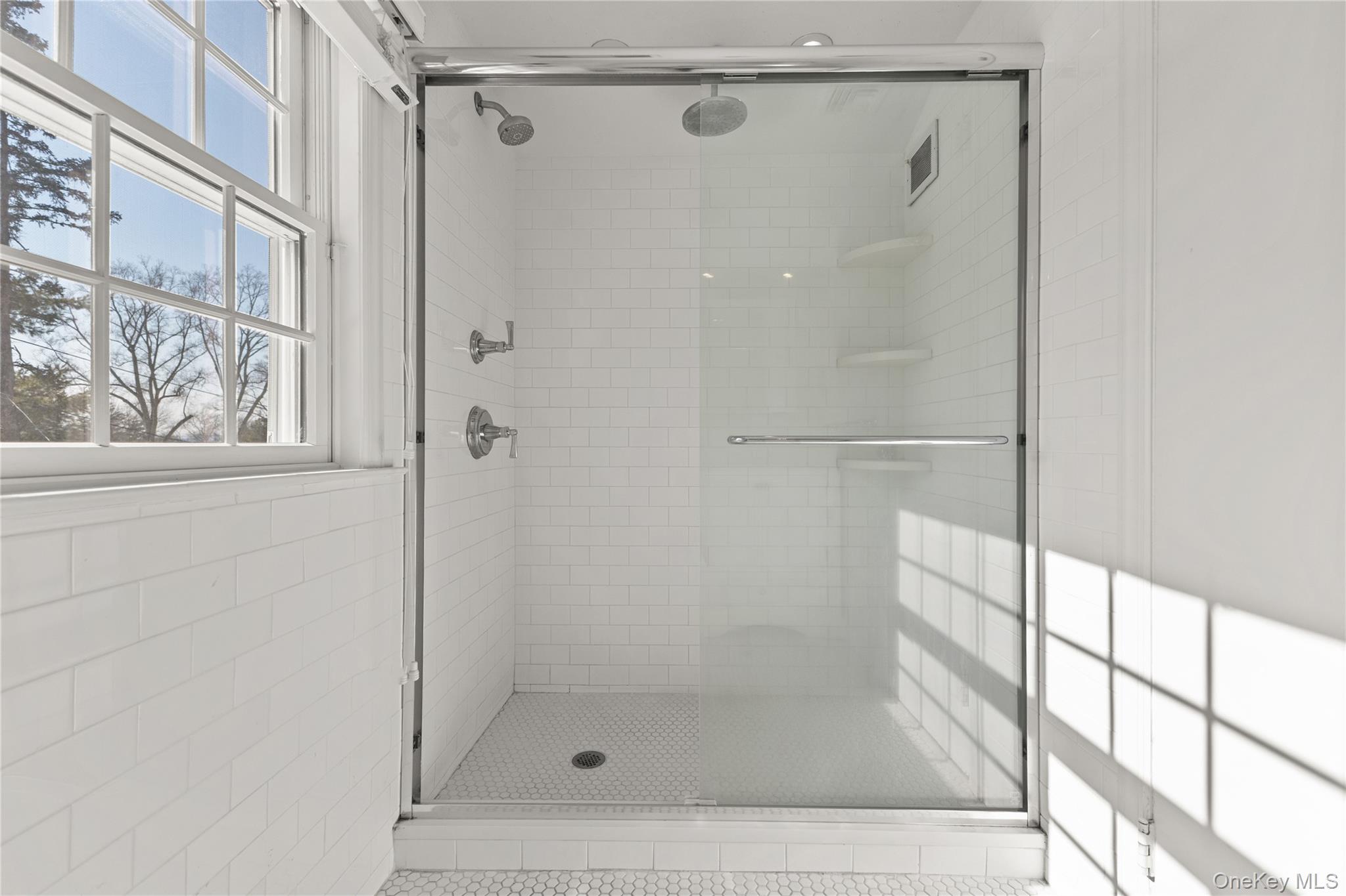 10 Norfolk Road Great Neck, NY 11020 - Photo 17 of 22