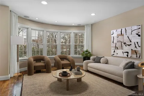 $2,350,000 | 10 Norfolk Road, Great Neck, NY 11020