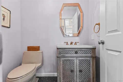 $2,350,000 | 10 Norfolk Road, Great Neck, NY 11020