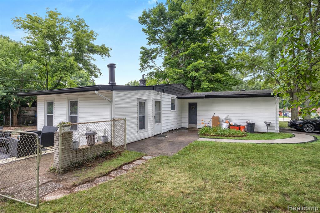 17329 Merriman Road Livonia, MI 48152 - Photo 37 of 46