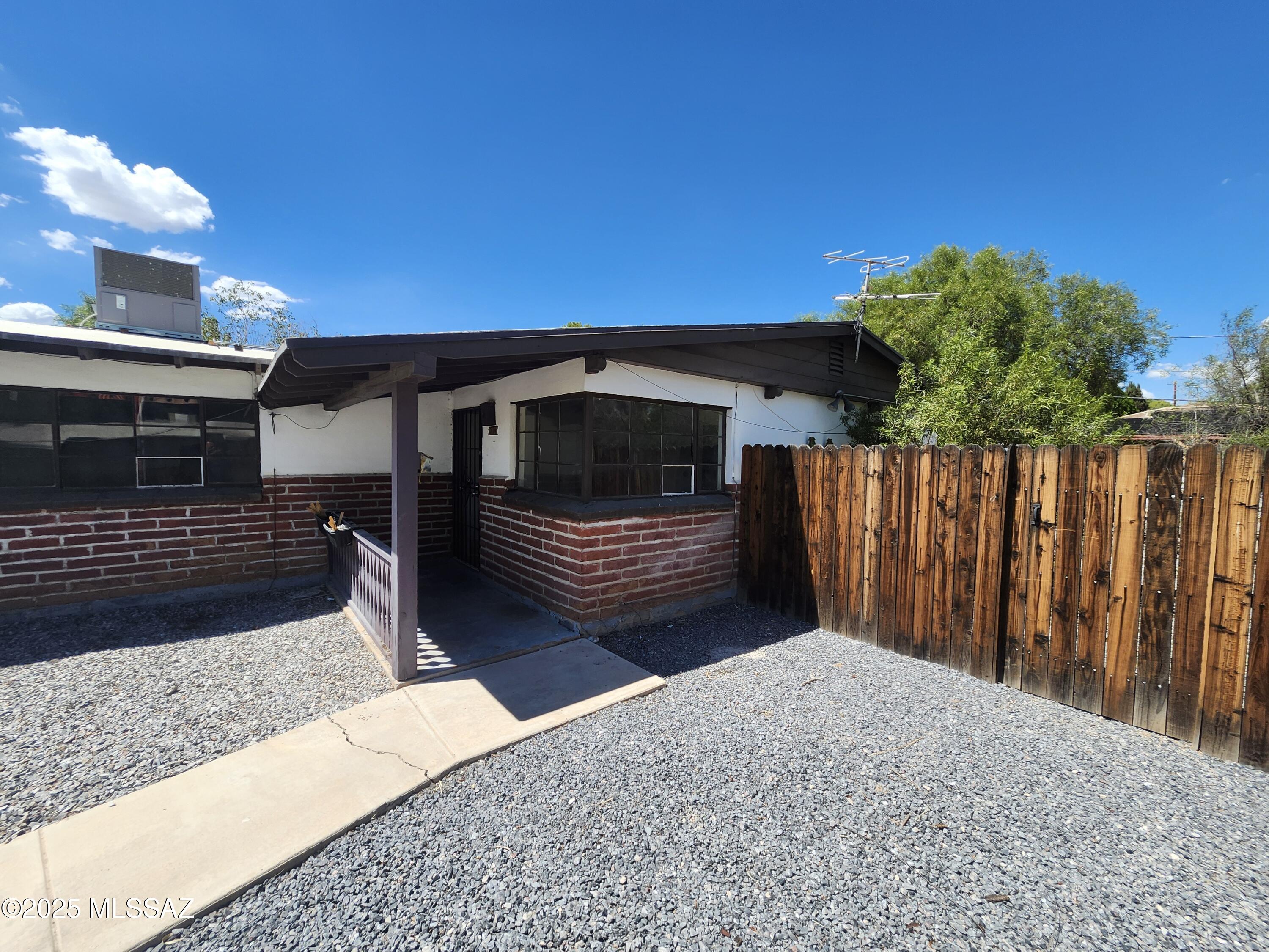 2713 East Fort Lowell Road Tucson, AZ 85716 - Photo 2 of 18