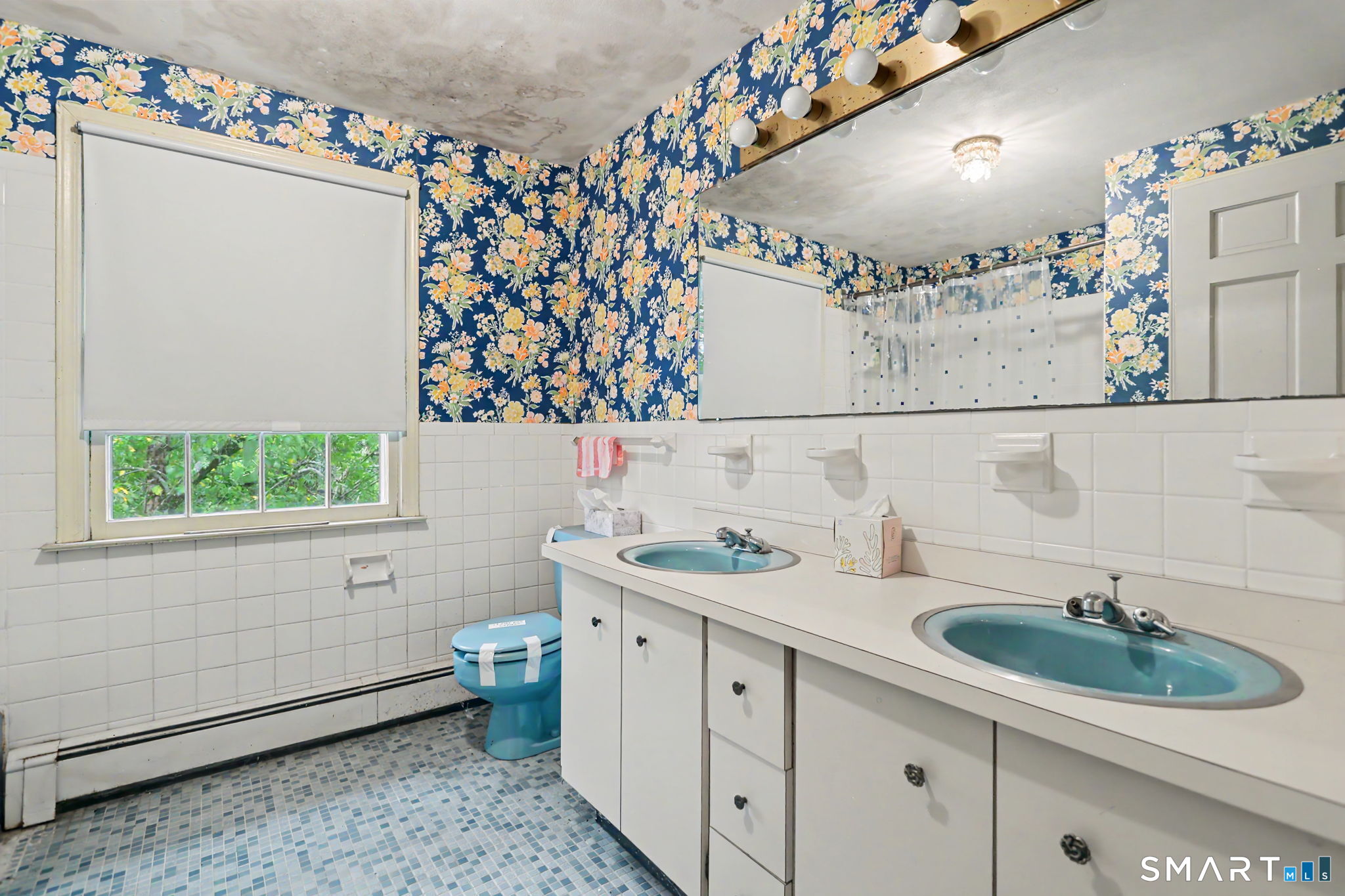 2514 Redding Road Fairfield, CT 06824 - Photo 28 of 33 Upper level full bath.