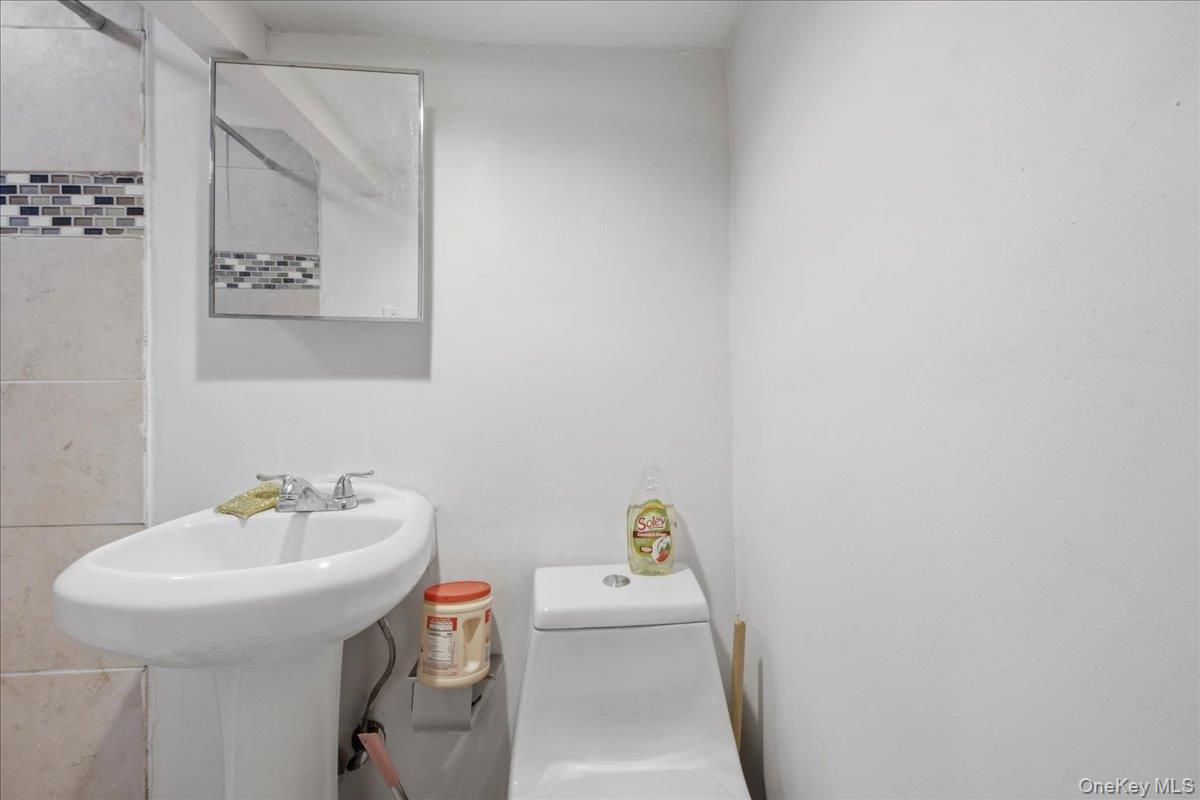 1850 Unionport Road Bronx, NY 10462 - Photo 9 of 31